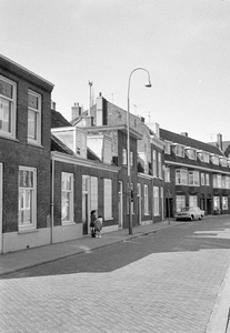 58341 Gezicht op de Herenweg te Utrecht met de voorgevels van de huizen nrs. 6 (links)-hoger.